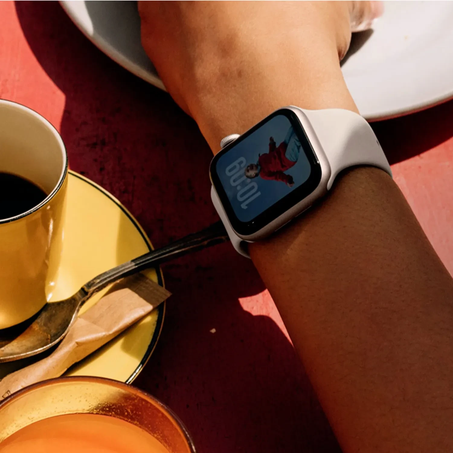 Apple Watch SE 3 GPS 44mm Starlight Aluminum Case, Starlight Sport Band 2025 - MEHJ4L