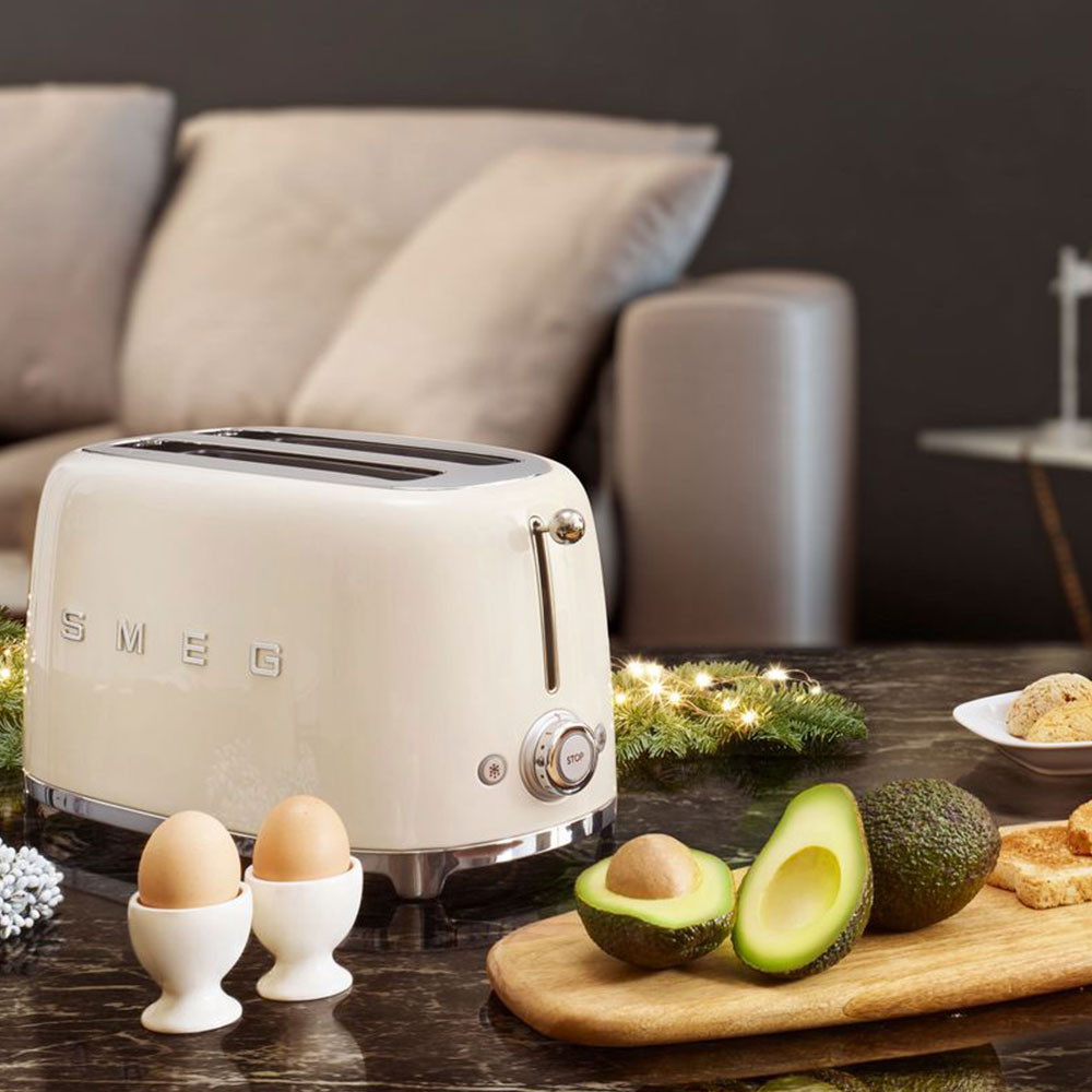 Smeg TSF01 Toaster "50's Style Aesthetic"